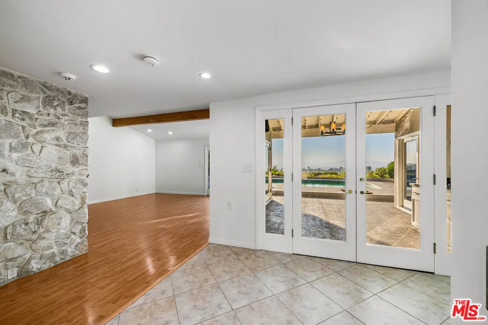 3115 Dona Susana Drive Studio City, CA 91604