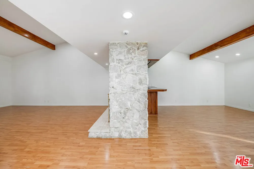 3115 Dona Susana Drive Studio City, CA 91604