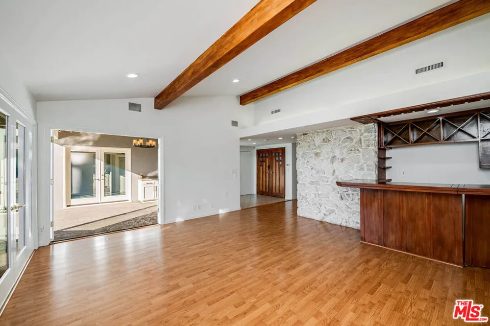 3115 Dona Susana Drive Studio City, CA 91604
