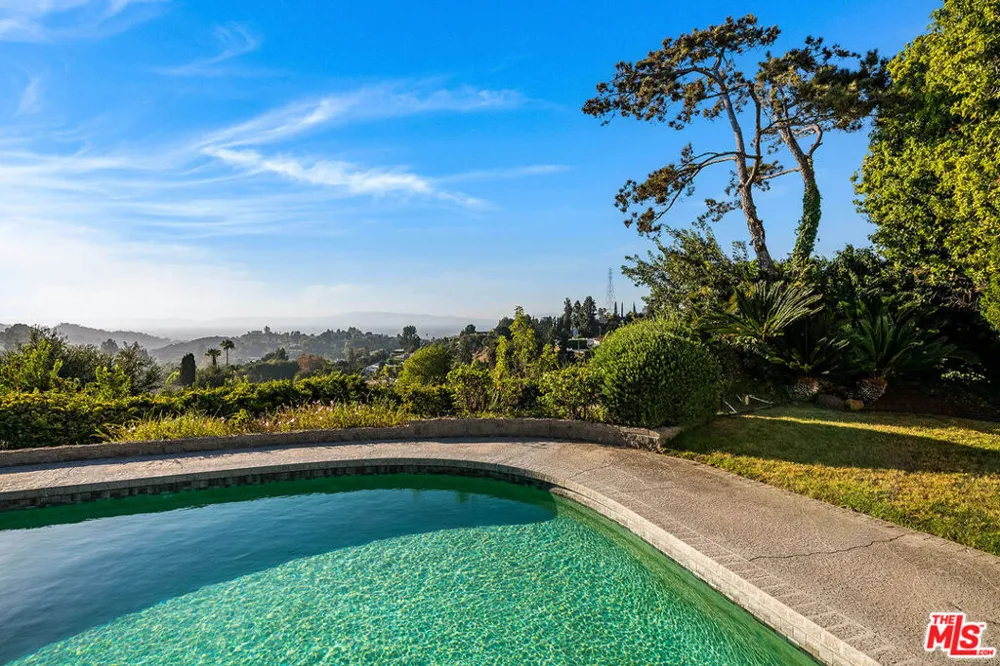 3115 Dona Susana Drive Studio City, CA 91604