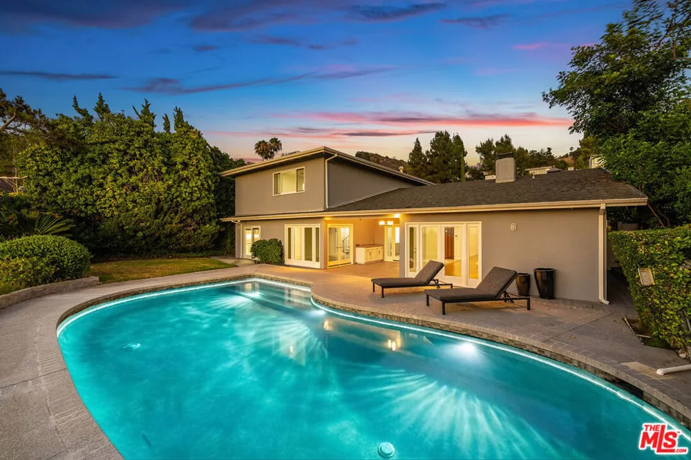 3115 Dona Susana Drive Studio City, CA 91604