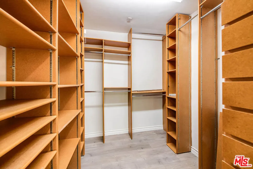 3115 Dona Susana Drive Studio City, CA 91604