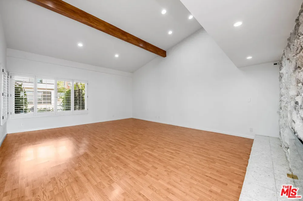 3115 Dona Susana Drive Studio City, CA 91604