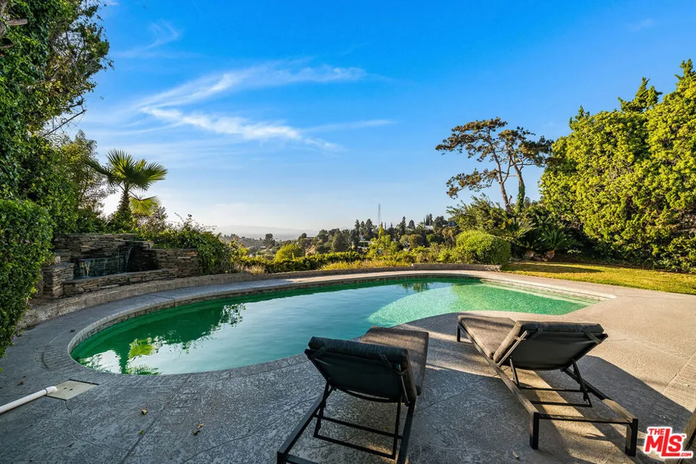 3115 Dona Susana Drive Studio City, CA 91604