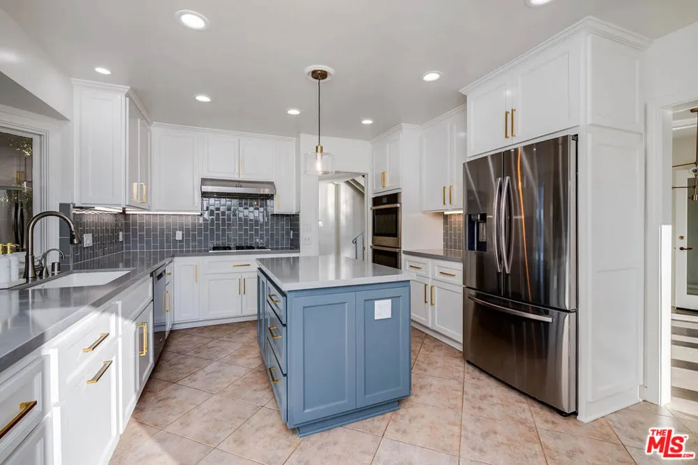 3115 Dona Susana Drive Studio City, CA 91604