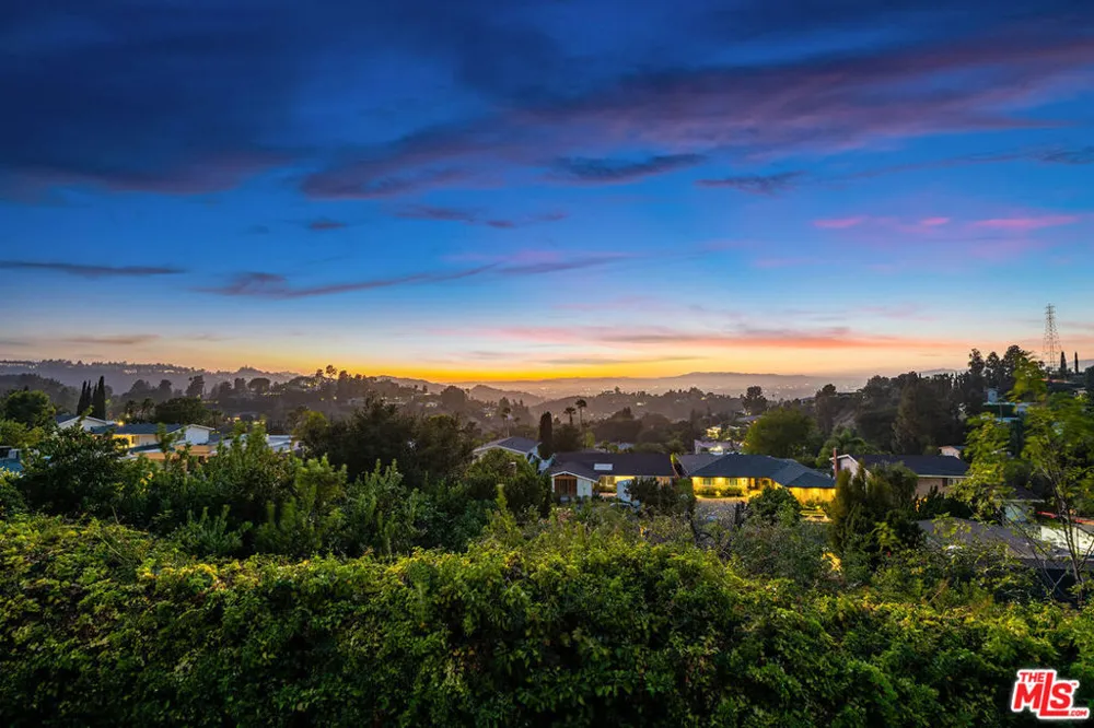 3115 Dona Susana Drive Studio City, CA 91604