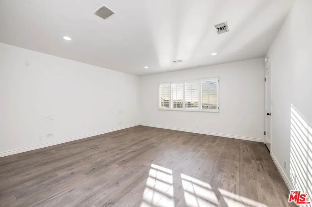 3115 Dona Susana Drive Studio City, CA 91604