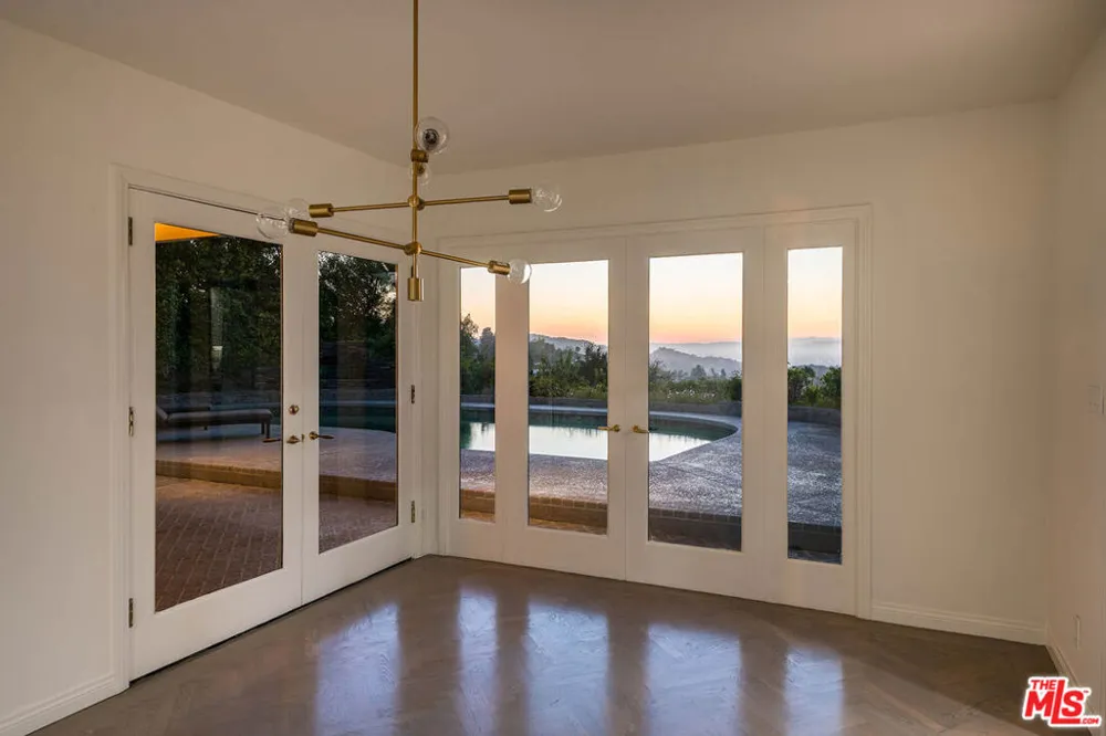 3115 Dona Susana Drive Studio City, CA 91604