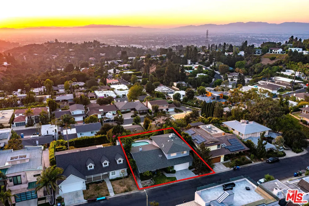 3115 Dona Susana Drive Studio City, CA 91604