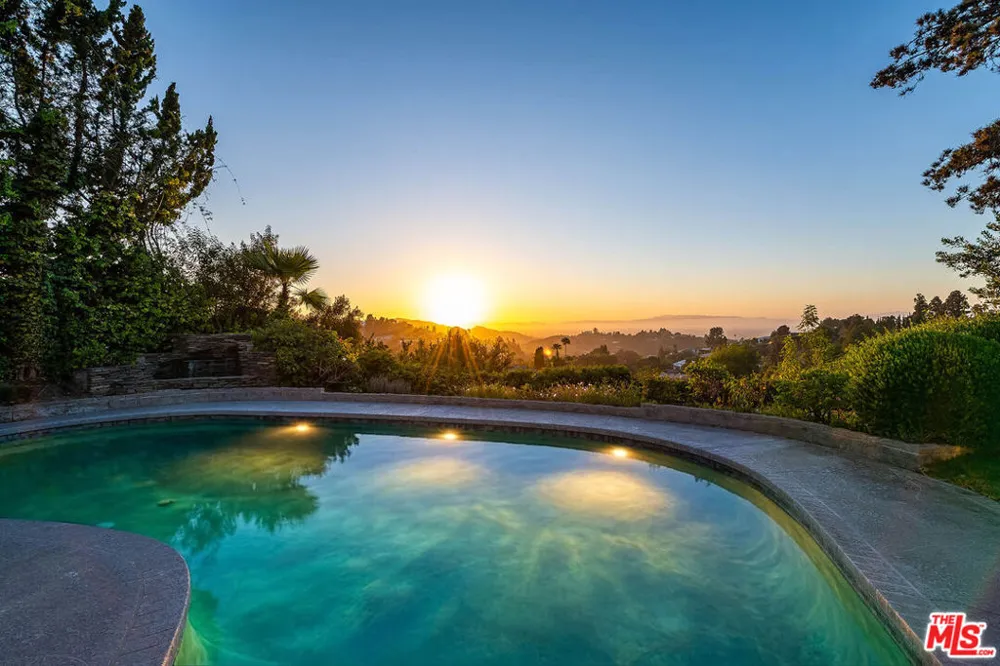 3115 Dona Susana Drive Studio City, CA 91604