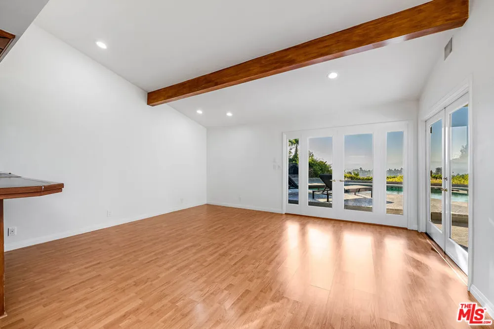 3115 Dona Susana Drive Studio City, CA 91604