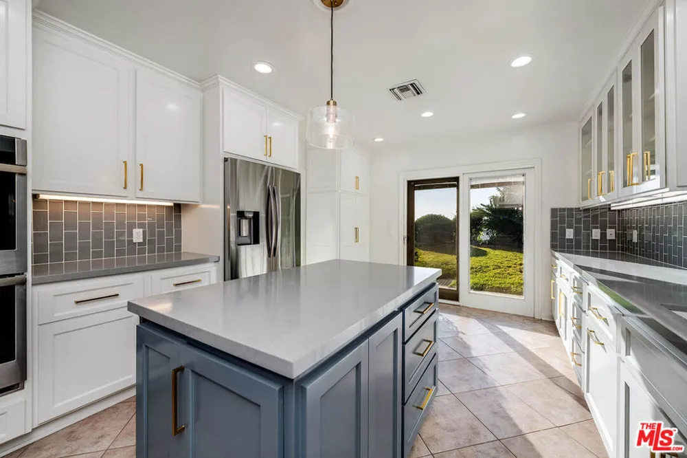 3115 Dona Susana Drive Studio City, CA 91604