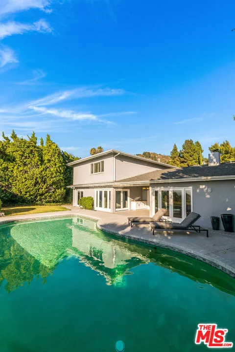 3115 Dona Susana Drive Studio City, CA 91604