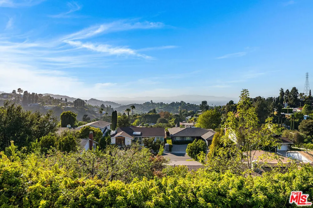 3115 Dona Susana Drive Studio City, CA 91604