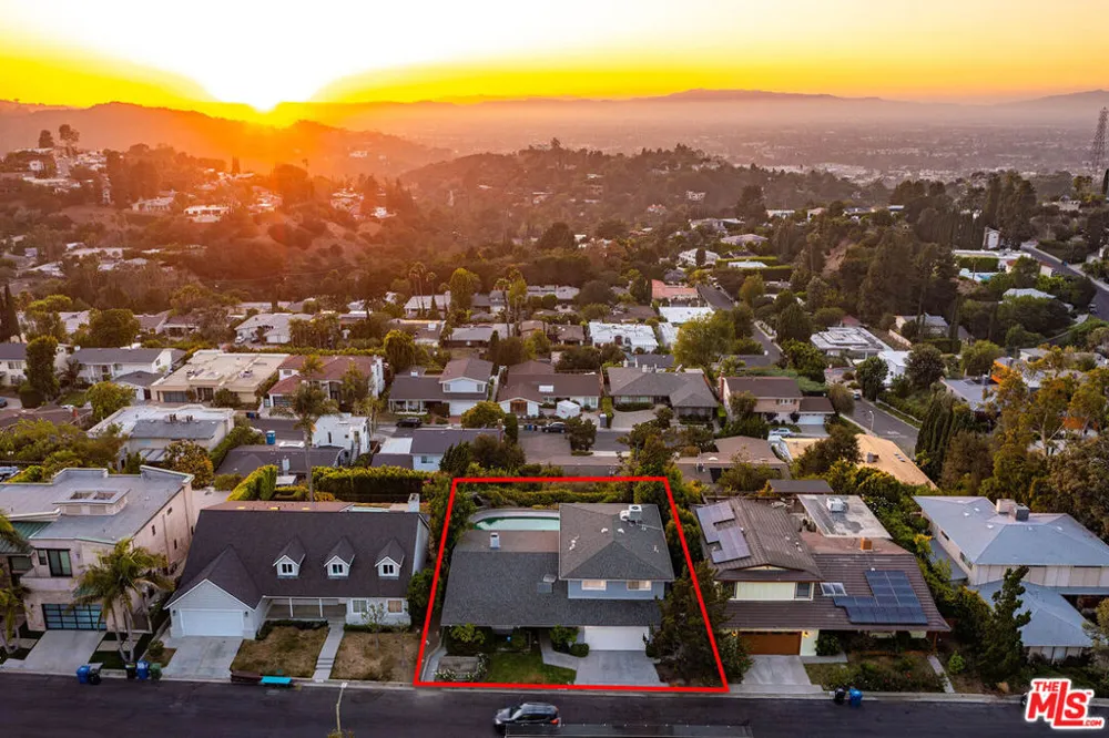 3115 Dona Susana Drive Studio City, CA 91604