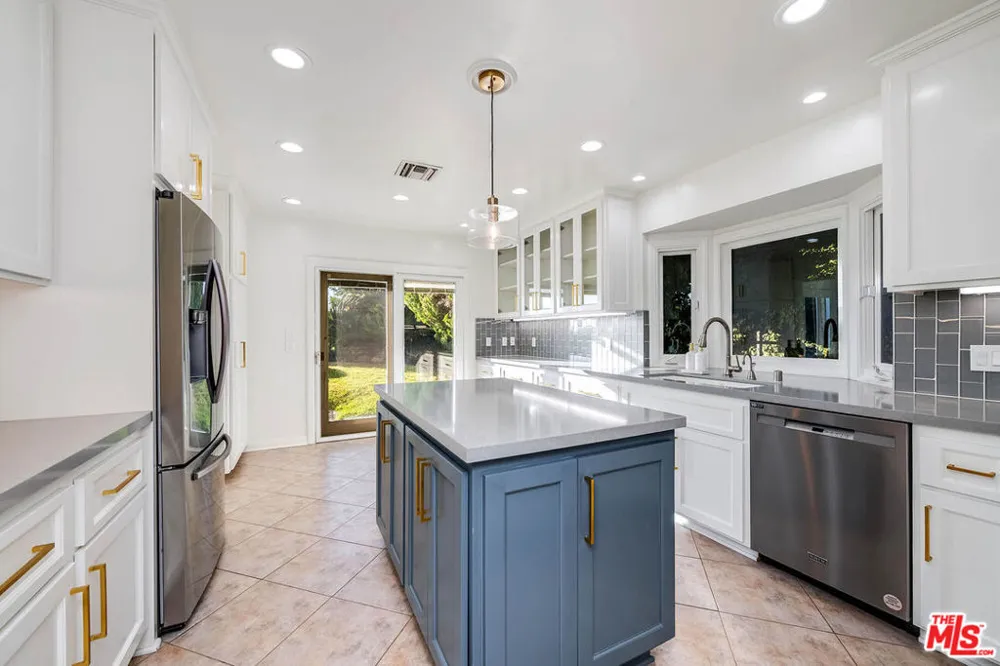 3115 Dona Susana Drive Studio City, CA 91604