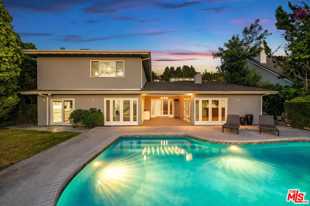 3115 Dona Susana Drive Studio City, CA 91604