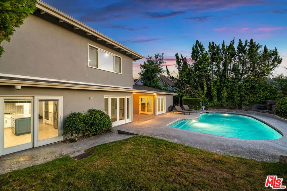 3115 Dona Susana Drive Studio City, CA 91604