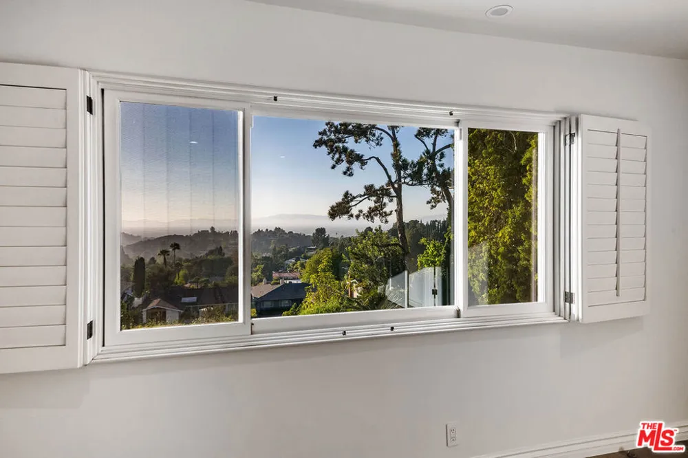 3115 Dona Susana Drive Studio City, CA 91604