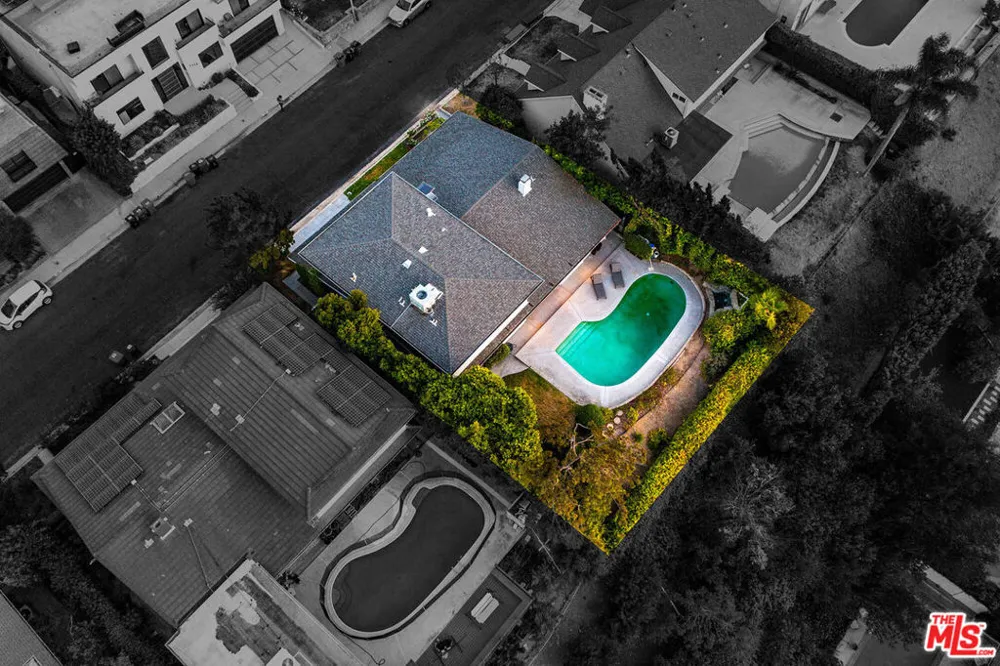 3115 Dona Susana Drive Studio City, CA 91604