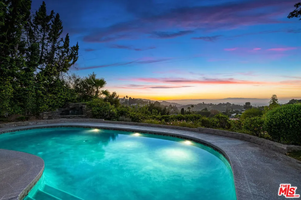 3115 Dona Susana Drive Studio City, CA 91604