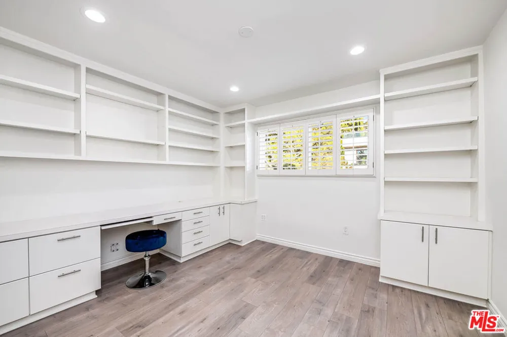 3115 Dona Susana Drive Studio City, CA 91604