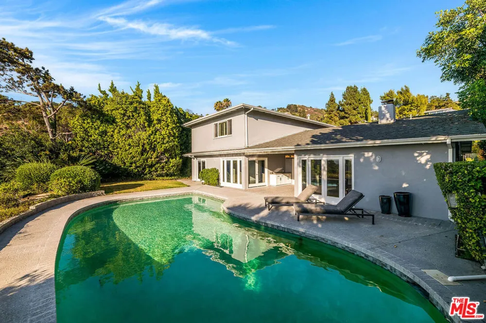 3115 Dona Susana Drive Studio City, CA 91604