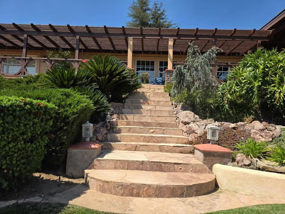 4241 Via El Dorado Fallbrook, CA 92028
