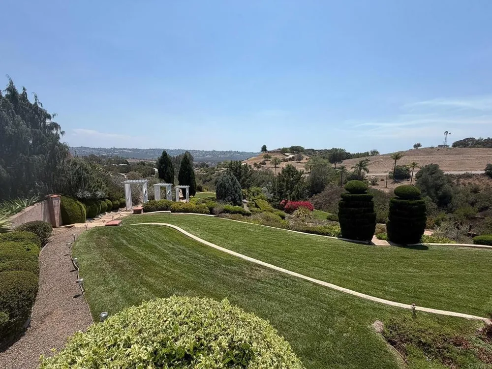 4241 Via El Dorado Fallbrook, CA 92028