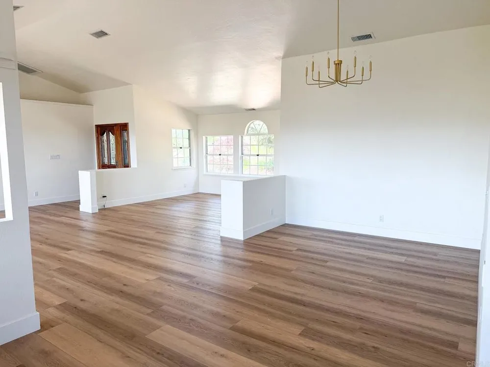 4241 Via El Dorado Fallbrook, CA 92028