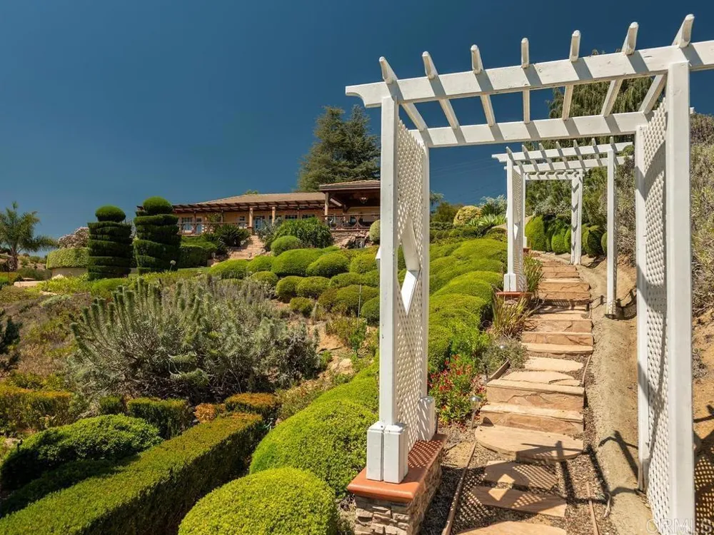 4241 Via El Dorado Fallbrook, CA 92028