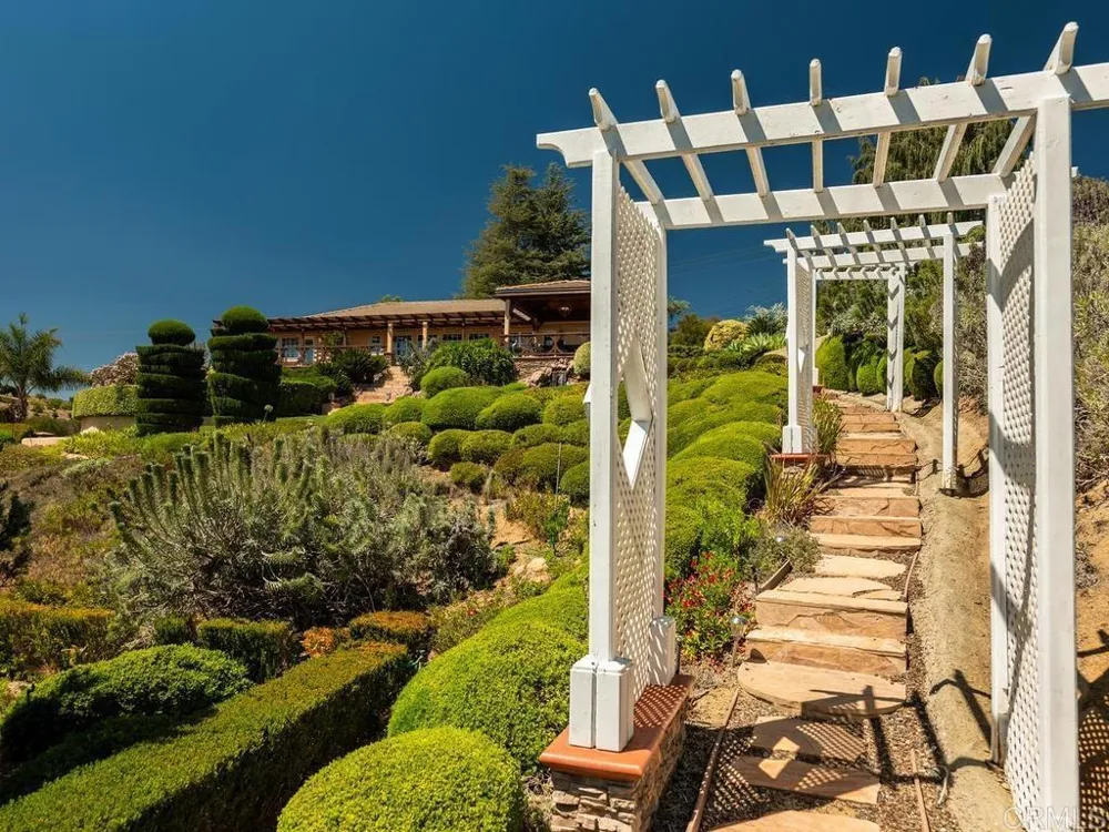 4241 Via El Dorado Fallbrook, CA 92028