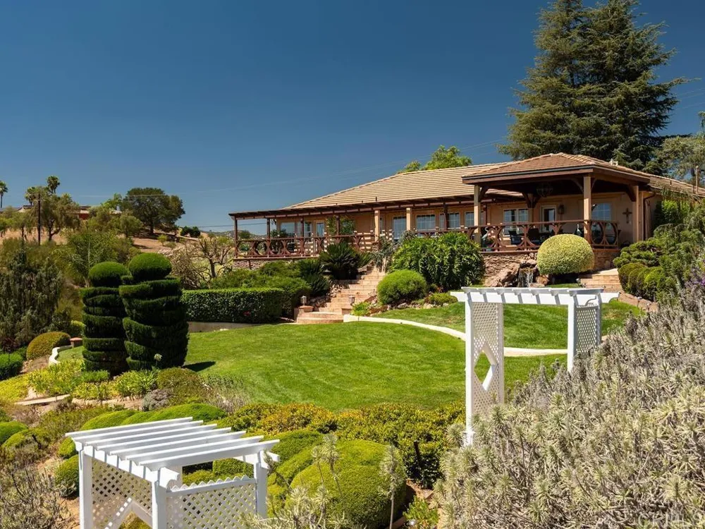 4241 Via El Dorado Fallbrook, CA 92028
