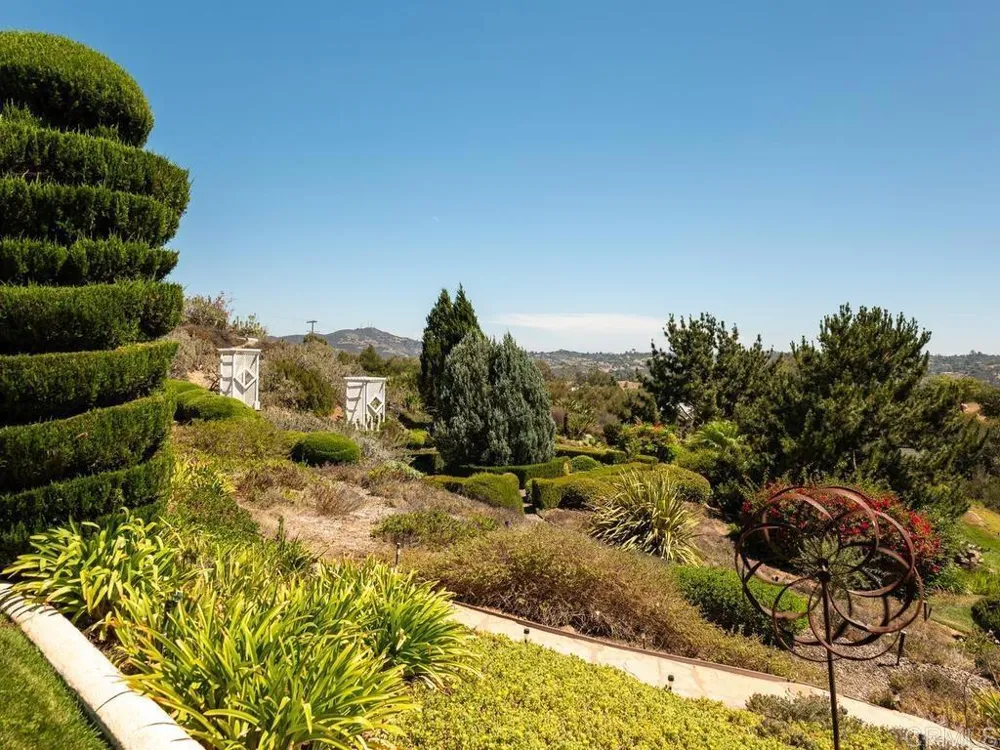 4241 Via El Dorado Fallbrook, CA 92028