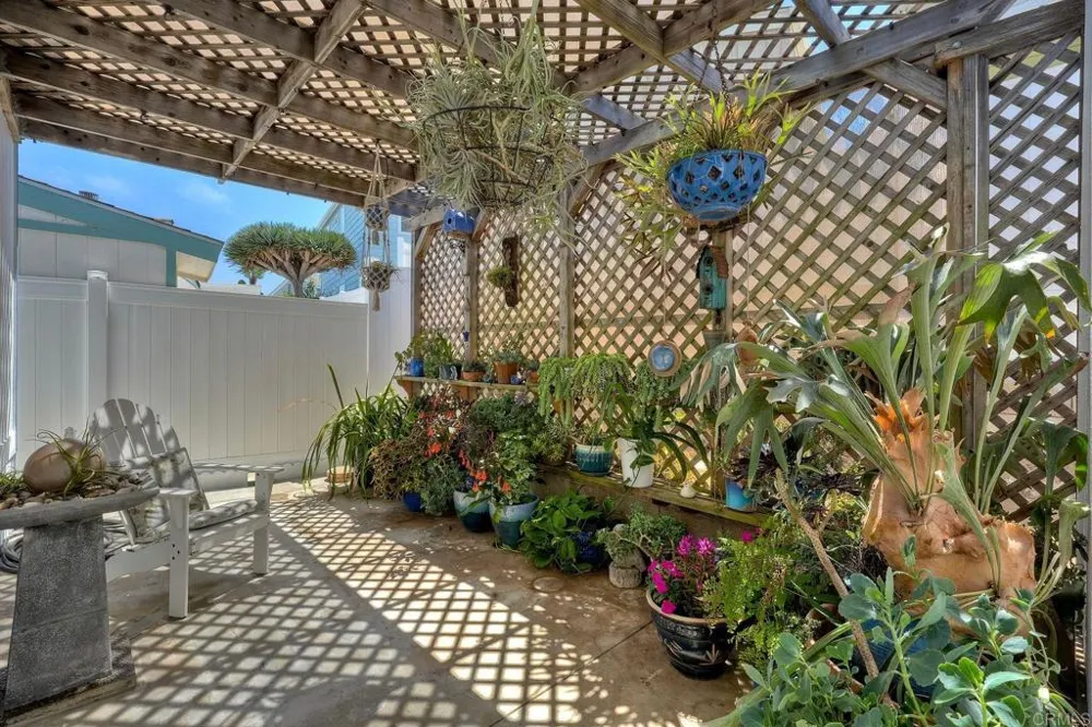 6493 Friendly Place Carlsbad, CA 92011