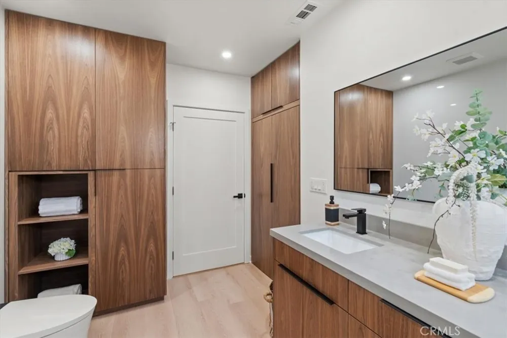 3893 Cherrywood Los Angeles, CA 90008