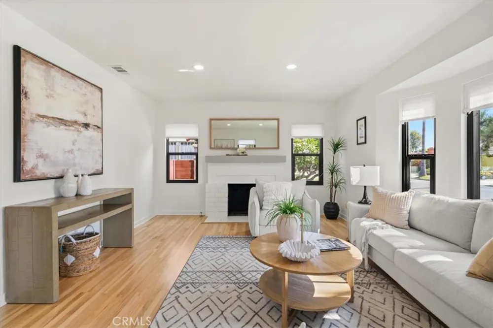 3893 Cherrywood Los Angeles, CA 90008