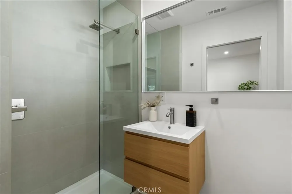 3893 Cherrywood Los Angeles, CA 90008