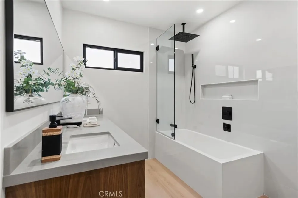 3893 Cherrywood Los Angeles, CA 90008