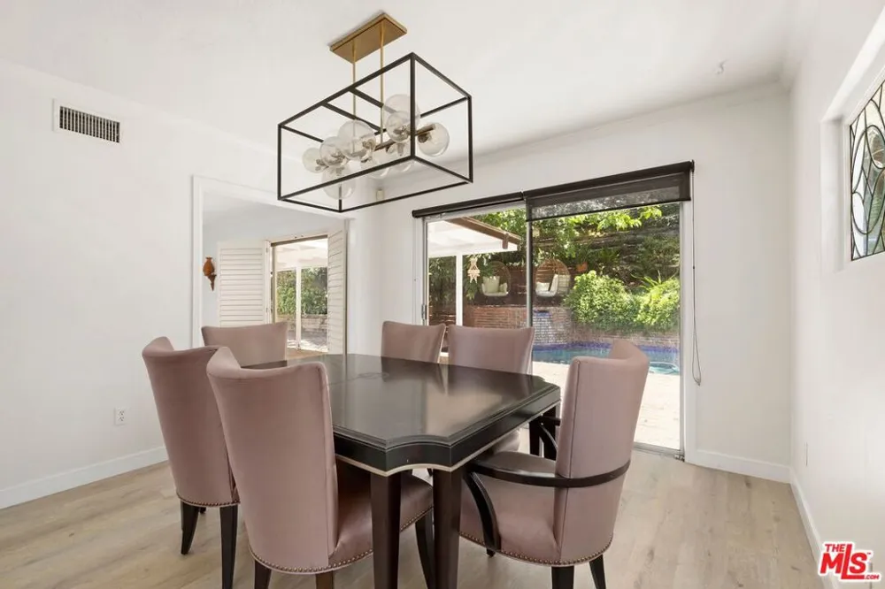 15810 Castlewoods Drive Sherman Oaks, CA 91403