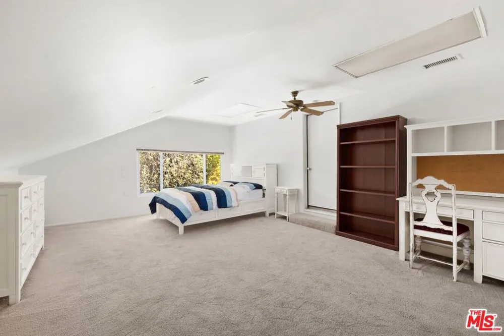 15810 Castlewoods Drive Sherman Oaks, CA 91403