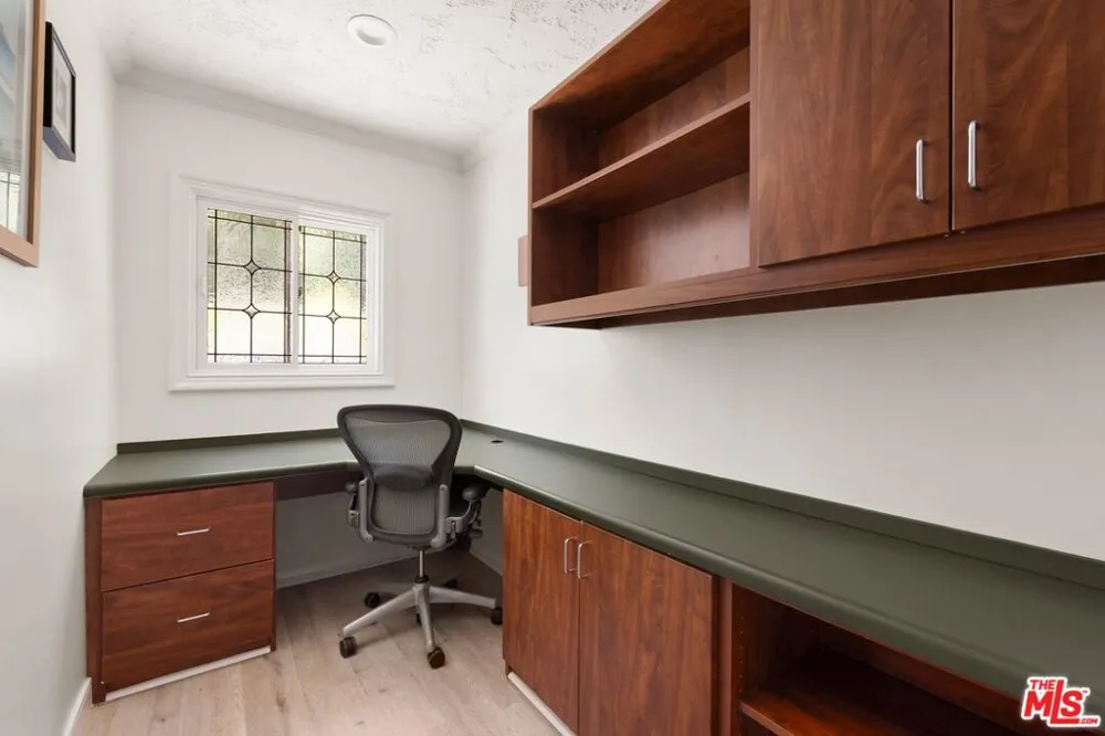 15810 Castlewoods Drive Sherman Oaks, CA 91403
