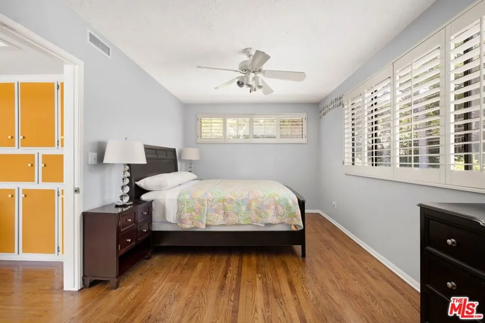 15810 Castlewoods Drive Sherman Oaks, CA 91403