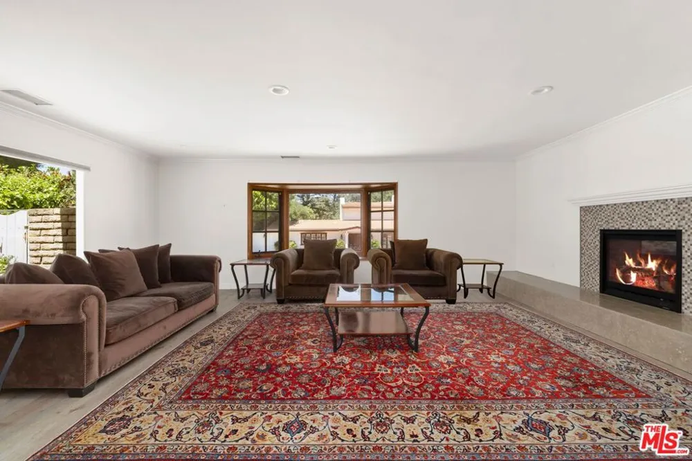 15810 Castlewoods Drive Sherman Oaks, CA 91403