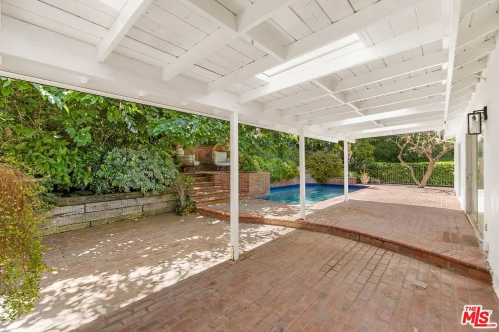15810 Castlewoods Drive Sherman Oaks, CA 91403
