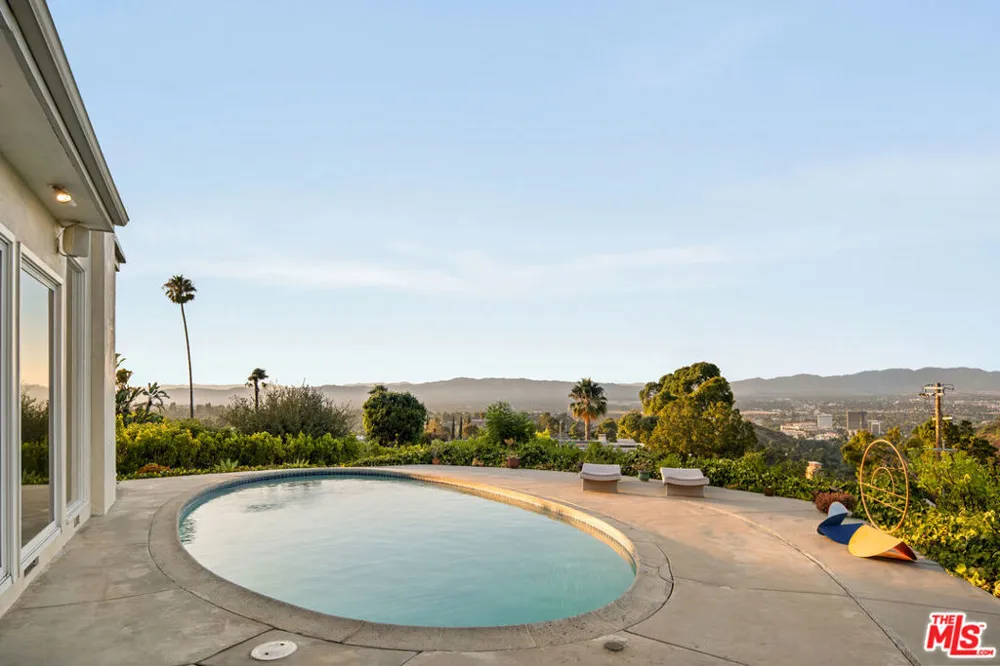 3340 Scadlock Lane Sherman Oaks, CA 91403