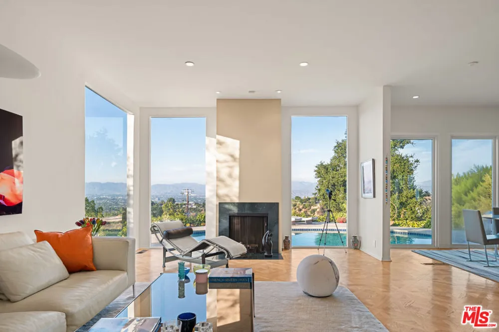 3340 Scadlock Lane Sherman Oaks, CA 91403