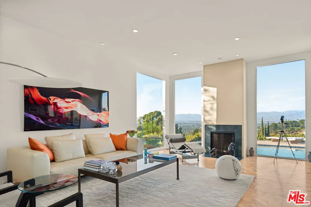 3340 Scadlock Lane Sherman Oaks, CA 91403