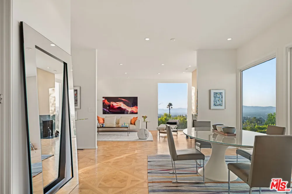 3340 Scadlock Lane Sherman Oaks, CA 91403