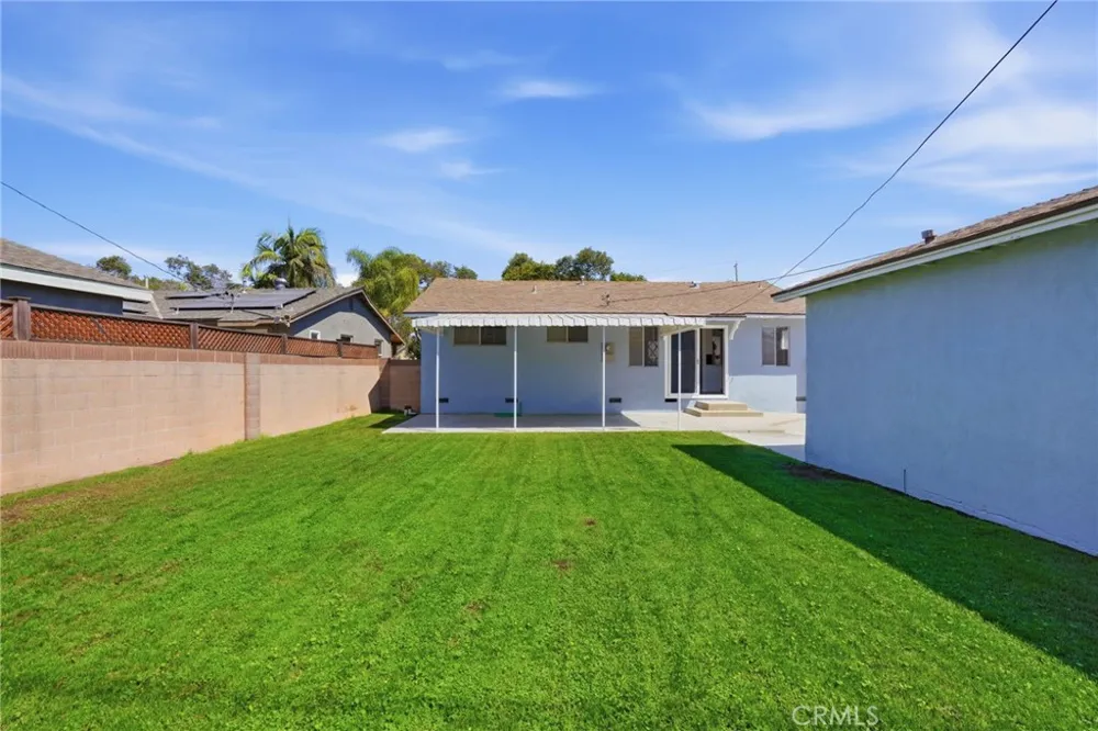 11512 213th Lakewood, CA 90715
